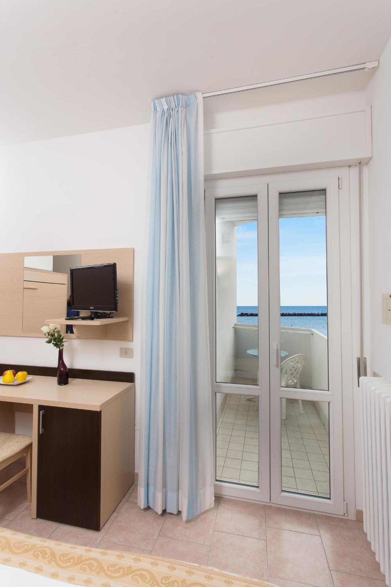 Hotel Asiago Beach ليدو دي سافيو الغرفة الصورة